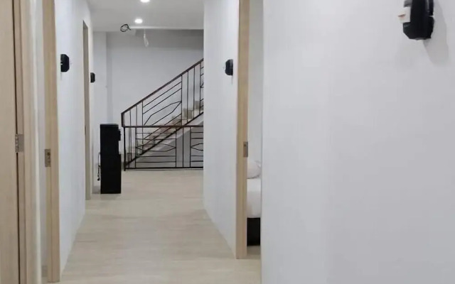 GoHome Harmoni Apartment