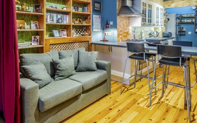 Cozy Flat with Backyard 600 m to Moda Coastal Park