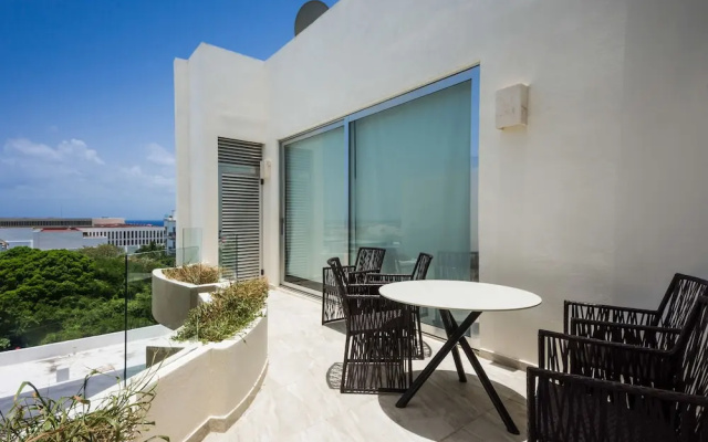 Penthouse Skyline 2BR 2BathR & Balconies