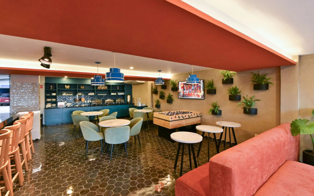 Vista Express Guadalajara Expo SureStay Collection by BW