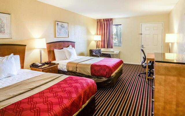 Rodeway Inn & Suites Highway 290 Northwest