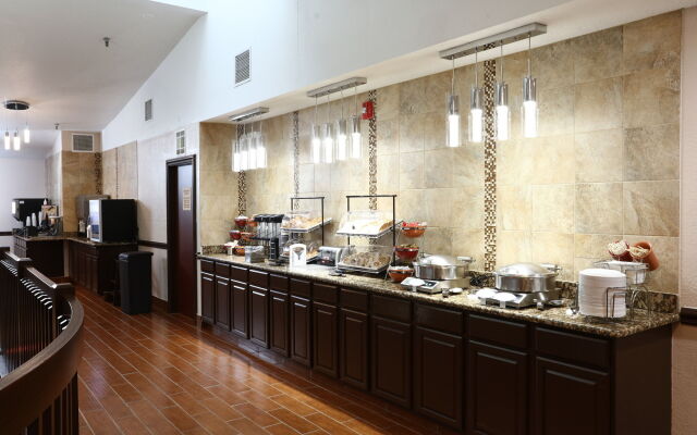 AmericInn by Wyndham Grand Rapids Airport North