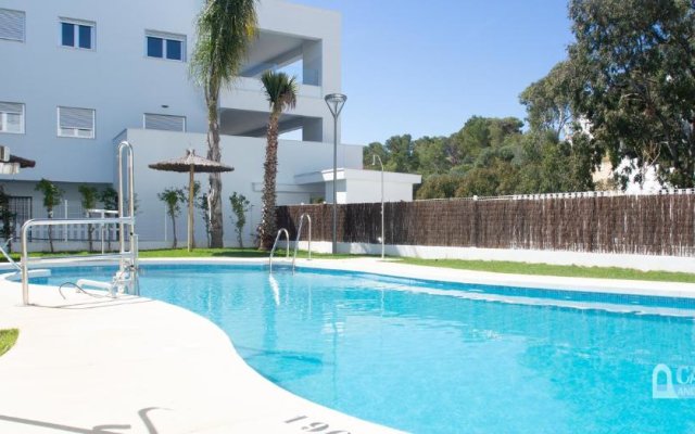 Comfortable apartment with shared pool, garage and at only 5 min walk from Los Bateles beach