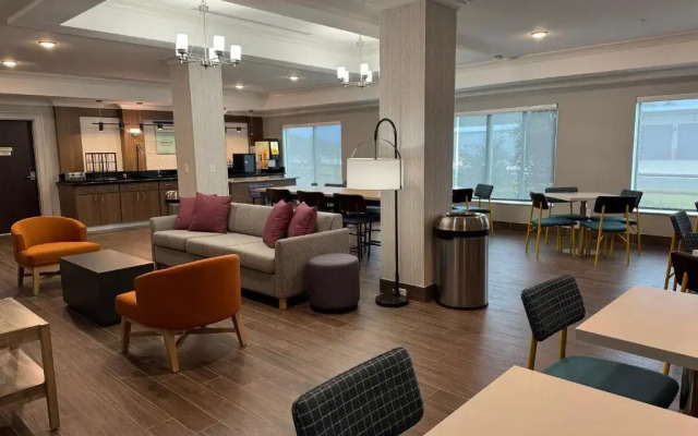 Garner Hotel Longview South by IHG