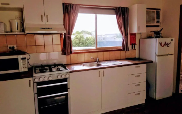 Rocks Retreat Cabin - Seal