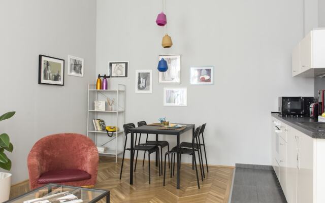 Curry Apartments
