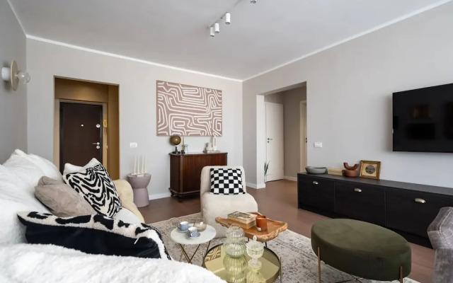 Views of all the Palaces 2BR Stunner