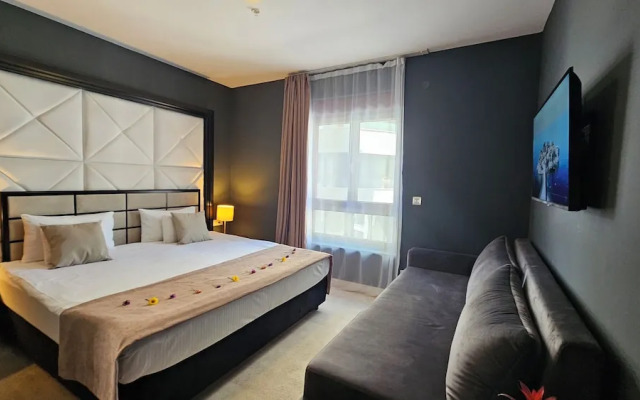 Royalis Suites
