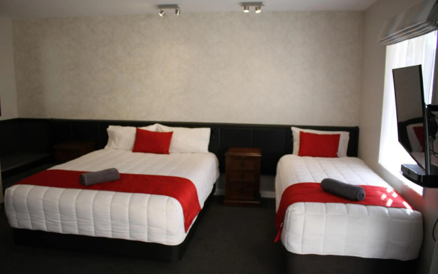 Birchwood Manor Motel