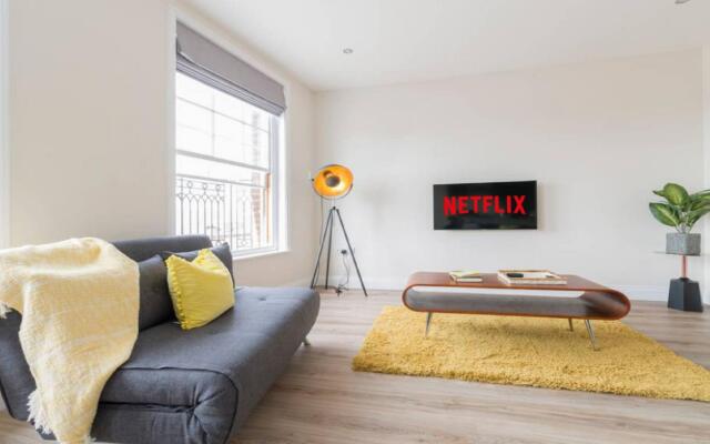 ⭐⭐⭐⭐⭐ Stunning Penthouse Overlooking River - 1 Bed