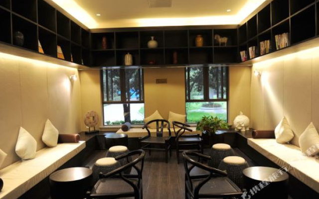 Yangzhou Lvju Kangyang Center Hotel