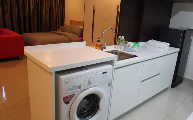 De Houz - Trefoil Setia Alam Home Stay
