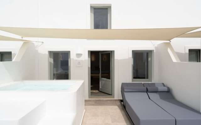 Adamis Majesty Suites