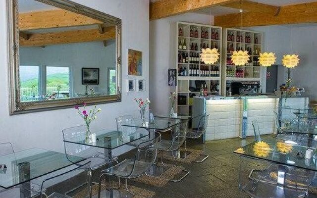 Holmfirth Vineyard