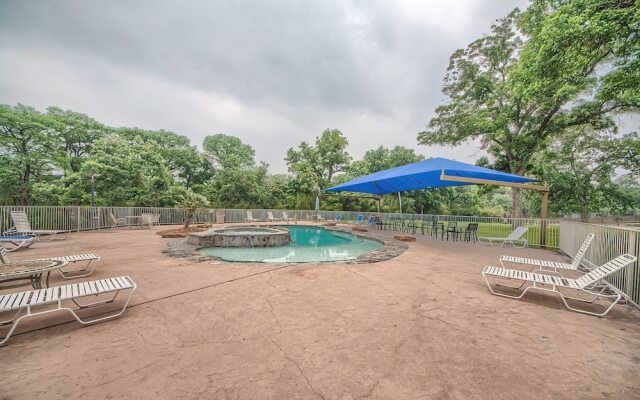 Gracelanda Ww C302 1 Bedroom Condo by RedAwning