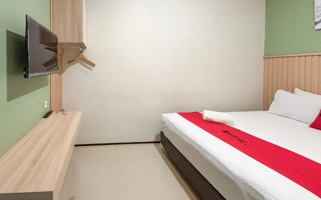RedDoorz near Taman Krida Budaya Malang – Guest Rooms – Malang