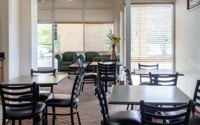 Quality Inn Louisville MS