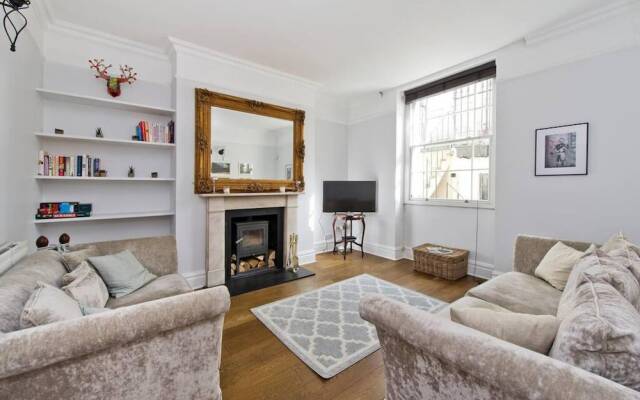 2-bed Apartment Victoria