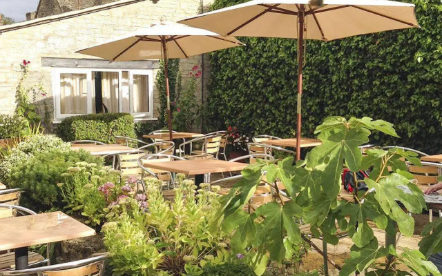 Priory Tearooms Burford With Rooms