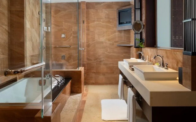 Le Meridien Shimei Bay Beach Resort & Spa