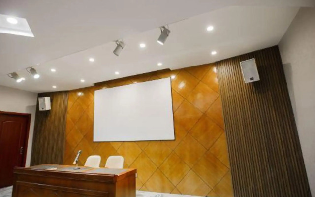 Huangshi Hotel 168