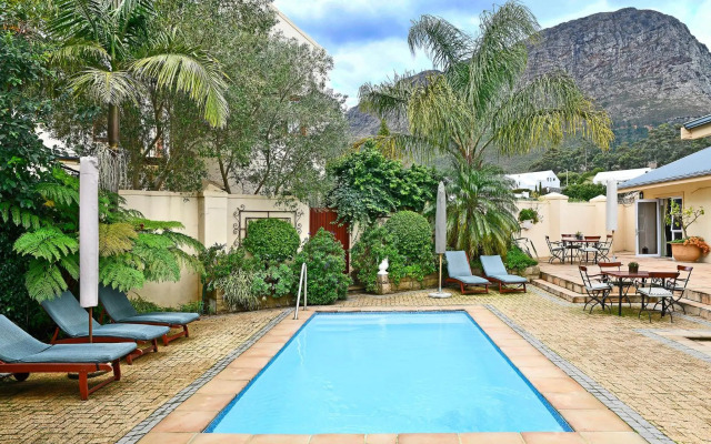 Petit Plaisir is a Romantic Self-catering Cottage on the Side of the Village no1