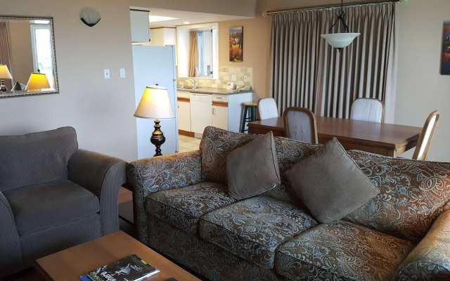 The Cedarwood Inn & Suites