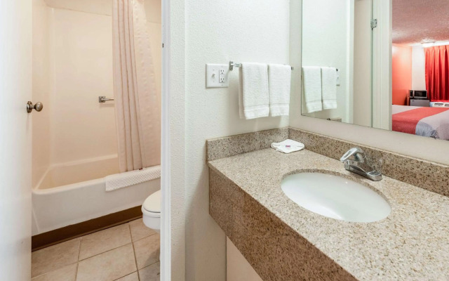 Motel 6 Mansfield, OH