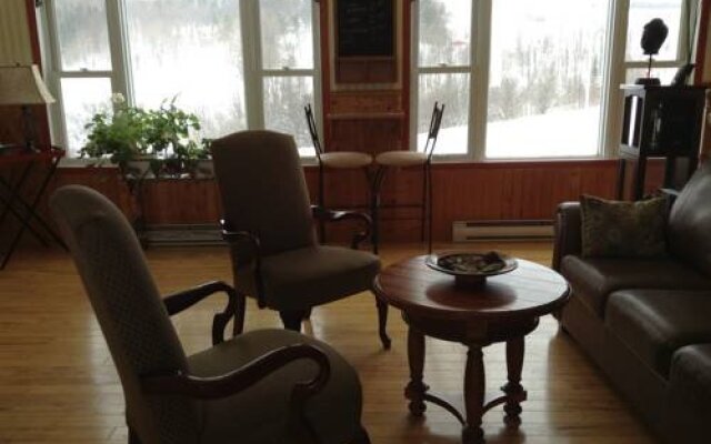 Table dans les nuages