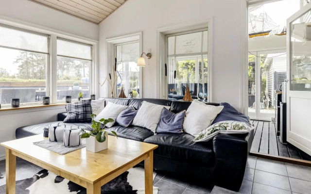 5 Star Holiday Home in Hals