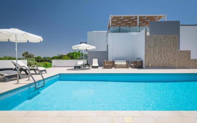 ASTERIA PEARL VILLA 2 with Rooftop Jacuzzi