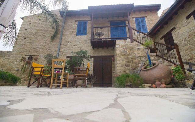 Nikis House