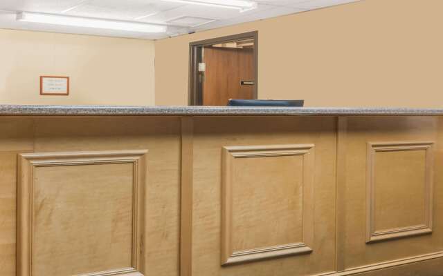 Super 8 by Wyndham Brooklyn Center/MPLS