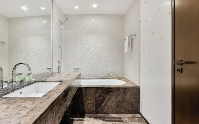 High End Luxury Stay with Full Palm Jumeirah View