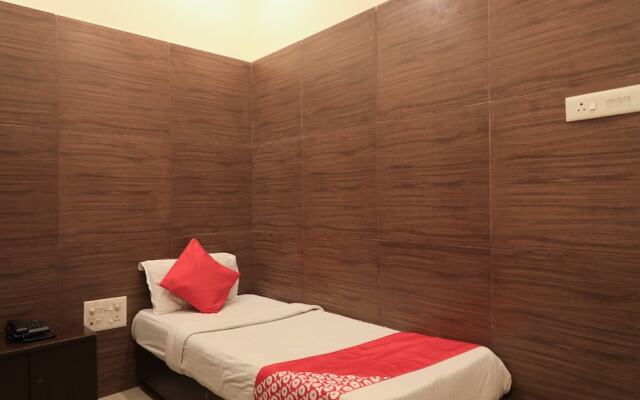 OYO 5408 Loharkar's Family Hotel