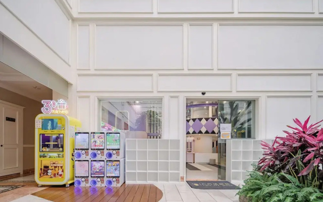 NARADA RESORT SHANGHAI  HOTEL Disney Store