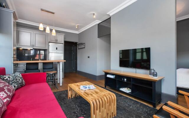 2 Bedroom Apartment w Kitchen