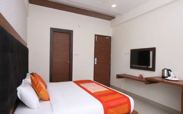 Capital O 14043 Hotel Star Holiday