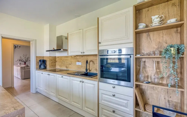 Hedonistic Vineyard Estate With Hot Tub