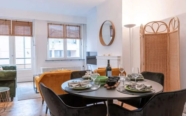 Comfy 1-bedroom Apartment With Side Seaview