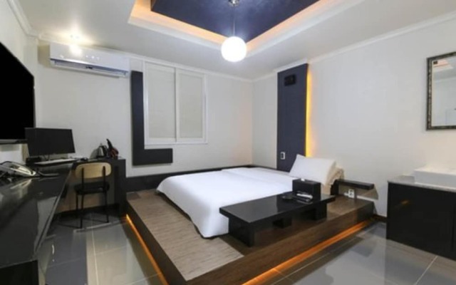 Gumi Indong Hotel Oia
