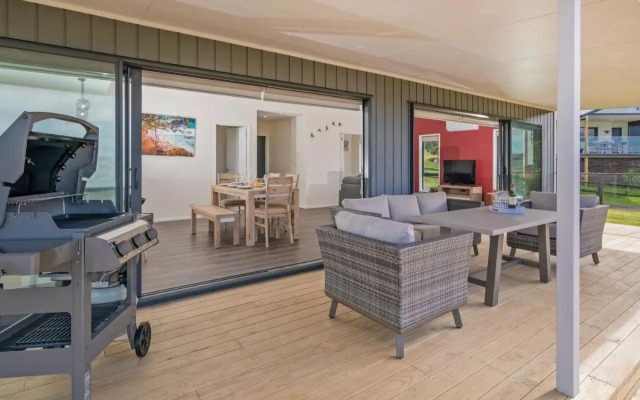 Peace and Paradise - Whitianga Holiday Home