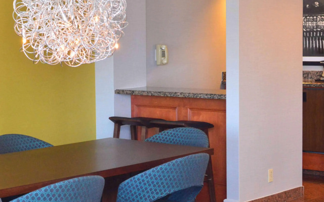 Doubletree by Hilton Newark - Fremont