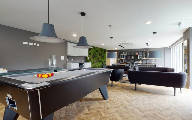 Gorgeous Studios - NEWCASTLE UNDER LYME