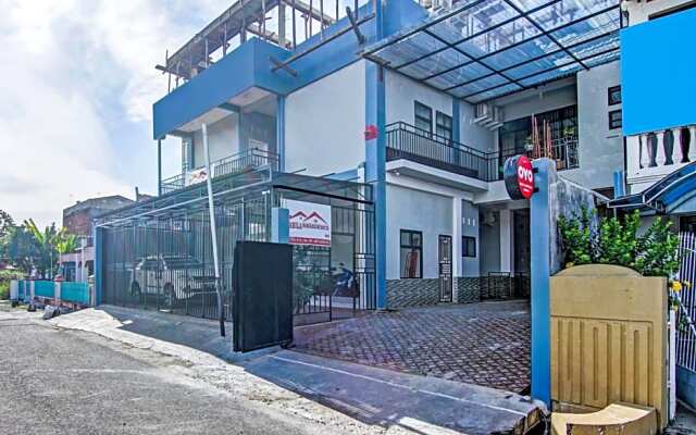 OYO 90704 Nabila Residence Syariah