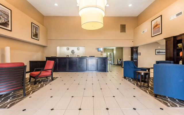 Comfort Inn & Suites Crystal Inn Sportsplex