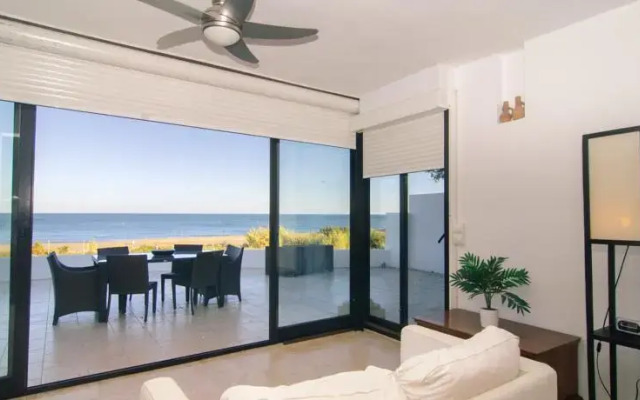 First Line House Casares del Mar