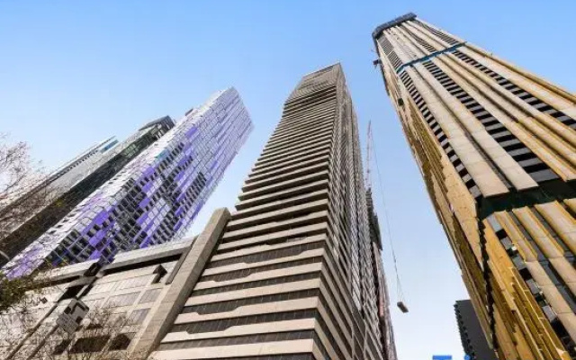 Unbeatable Location - Sleek 1BR  Melbourne Central