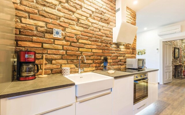 Amazing Home in Icici With Wifi and 5 Bedrooms