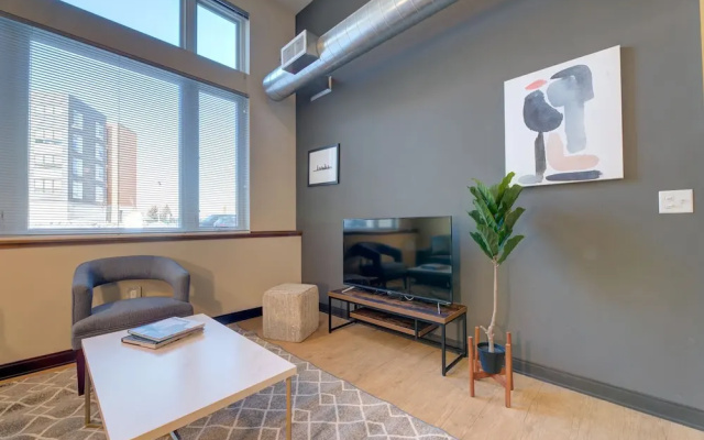 Milwaukee Executive 1BD 1BA Downtown Apartment